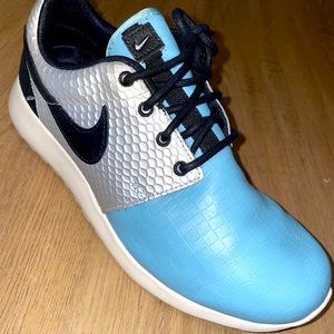 Nike Womens Roshe One LX: Silver, Black, Light Blue